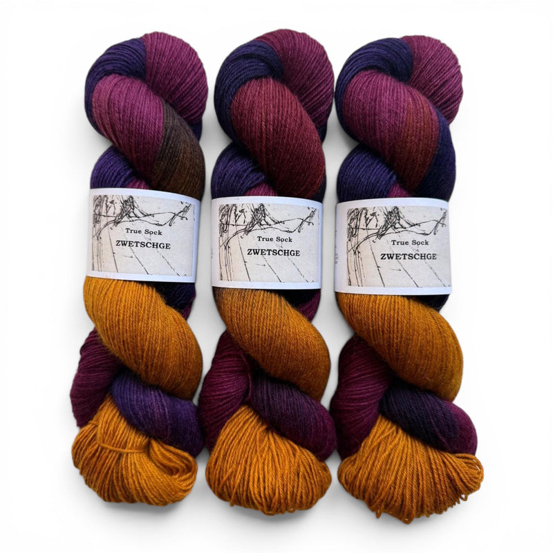 Atelier Franziska Uhl HANDGEFÄRBTE SOCKENWOLLE - TRUE SOCK - BONIFAKTUR - Zwetschge - Atelier Franziska Uhl HANDGEFÄRBTE SOCKENWOLLE - TRUE SOCK