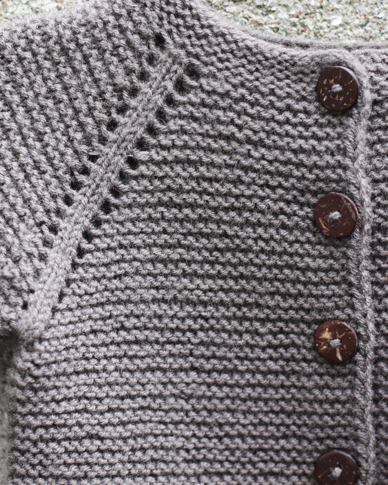 Garter Cardigan (Baby) – Strickanleitung & Garnpaket - BONIFAKTUR - Kleinste -Garter Cardigan Baby