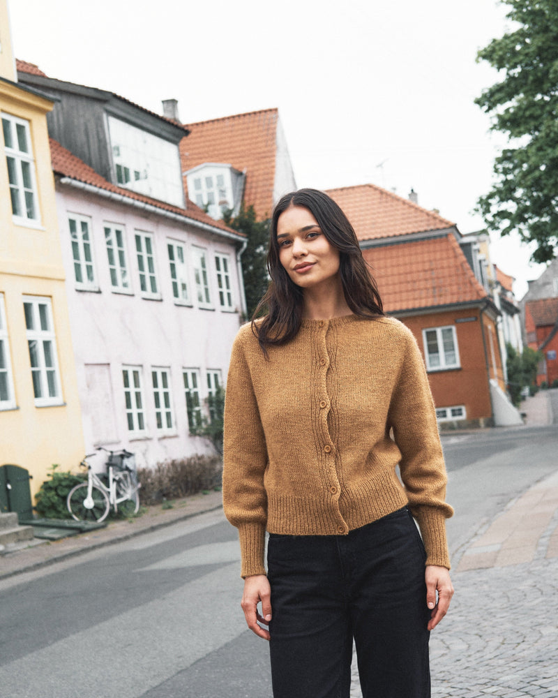 Johanne Cardigan – Strickanleitung & Garnpaket