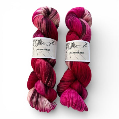 Atelier Franziska Uhl Handgefärbte Sockenwolle - BONIFAKTUR - Bartnelken - Atelier Franziska Uhl Handgefärbte Sockenwolle