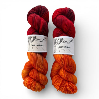 Atelier Franziska Uhl Handgefärbte Sockenwolle - BONIFAKTUR - Blutorange - Atelier Franziska Uhl Handgefärbte Sockenwolle