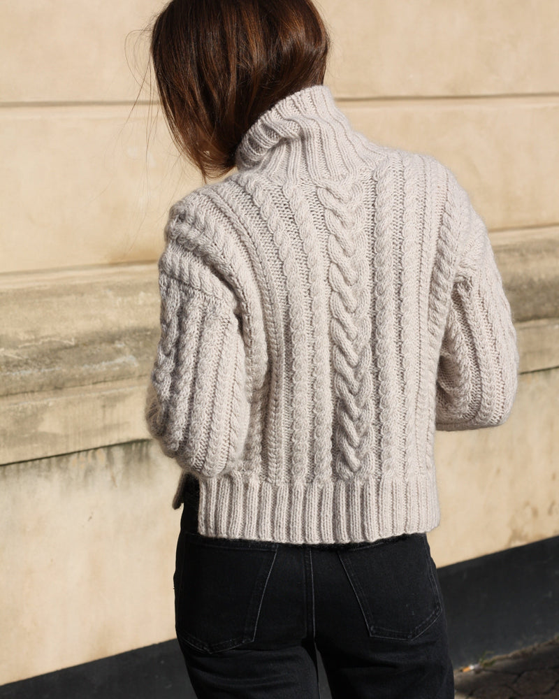 Chunky Cable Sweater – Strickanleitung & Garnpaket - BONIFAKTUR - Kleinste -Chunky Cable Sweater – Strickanleitung & Garnpaket - BONIFAKTUR