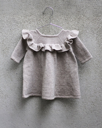 Ruffle Dress – Strickanleitung & Garnpaket