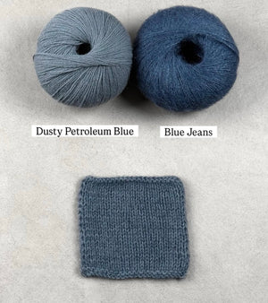 Dusty Petroleum Blue mit Blue Jeans