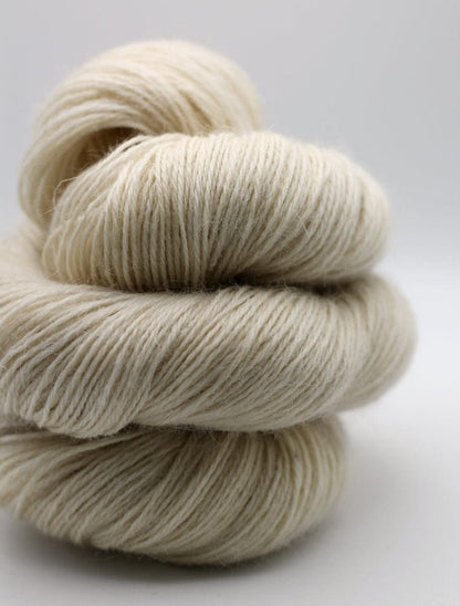 John Arbon Textiles Devonia 4Ply - BONIFAKTUR - Cream - John Arbon Textiles John Arbon Textiles Devonia 4Ply Cream